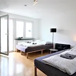Private Room-Vineyards And City